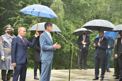 Kladenie vencov za prítomnosti ministra obrany SR Jaroslava Naďa